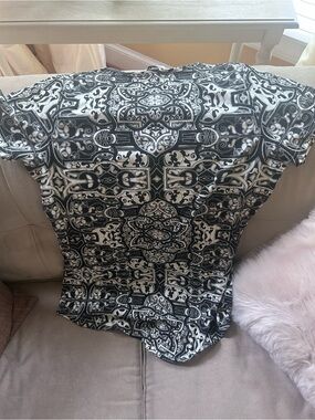 G by Giuliana Rancic Black and White Patterned Top NWT